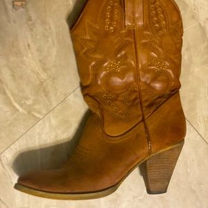 Womens Very Volatile Denver boots size 8 1/2